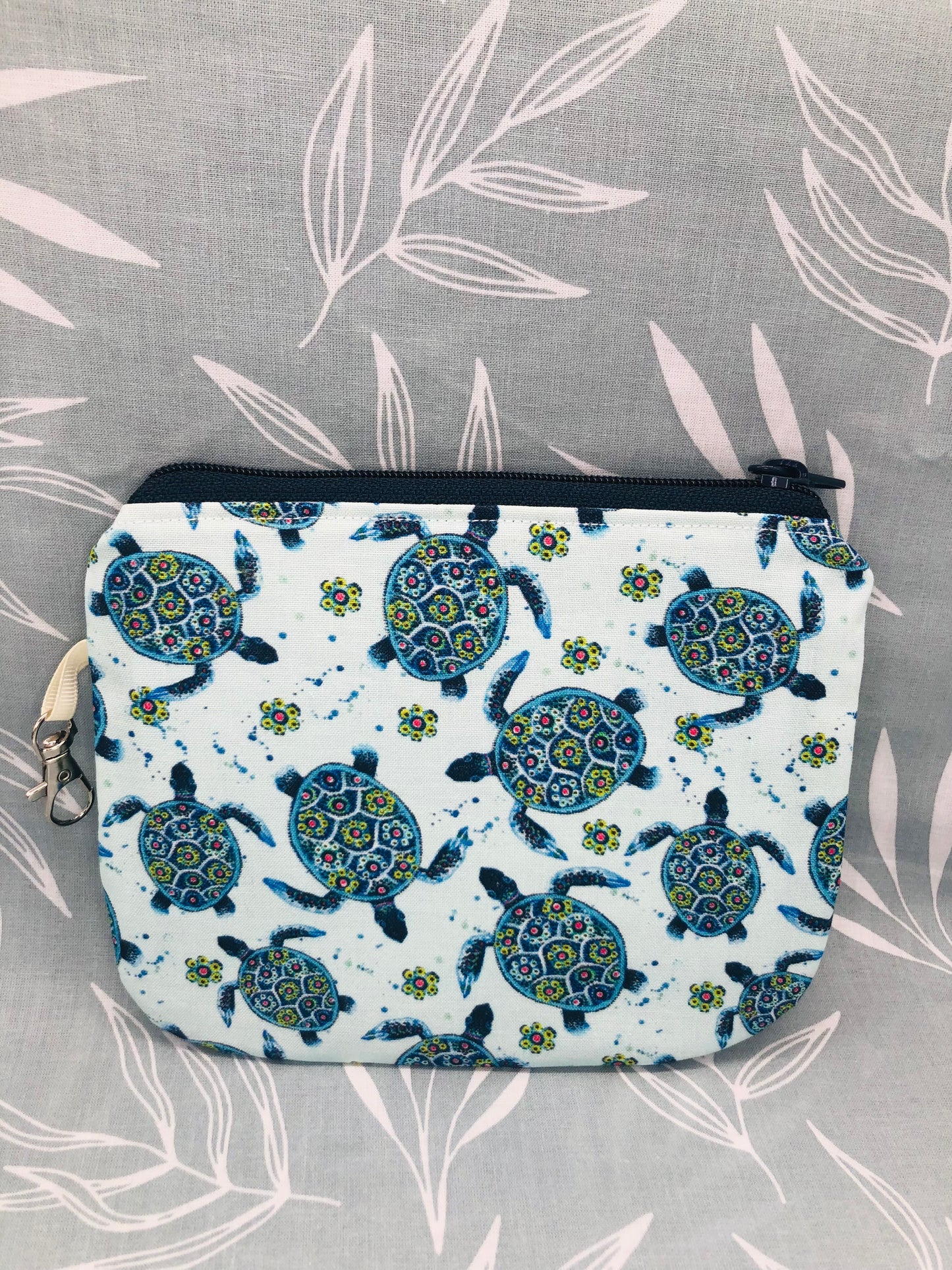 Sea Turtles Flat Style Knitting Crochet Notions Pouch Coin Purse | Size Medium