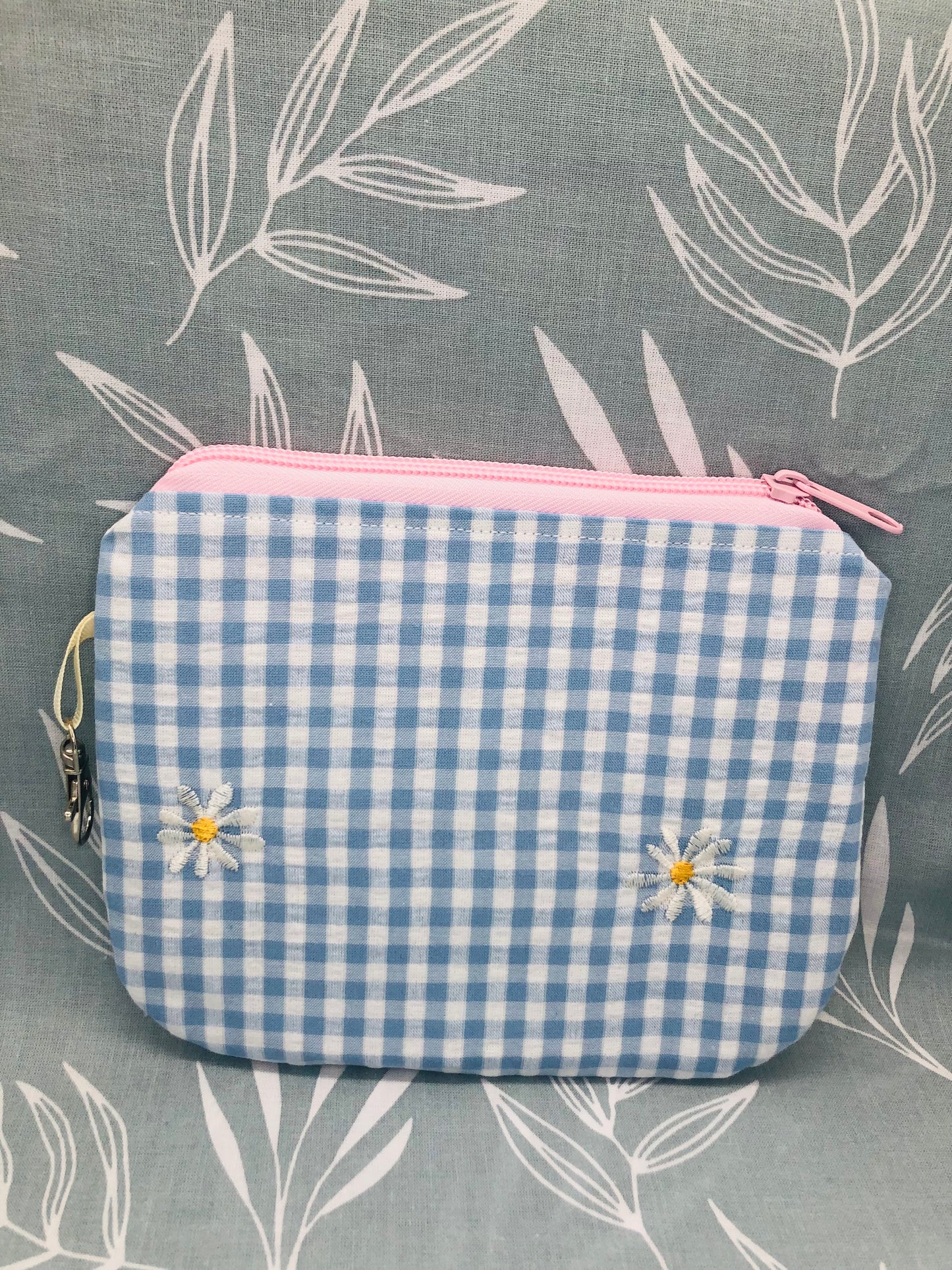 Daisy Chains Flat Style Knitting Crochet Notions Pouch Coin Purse | Size Medium